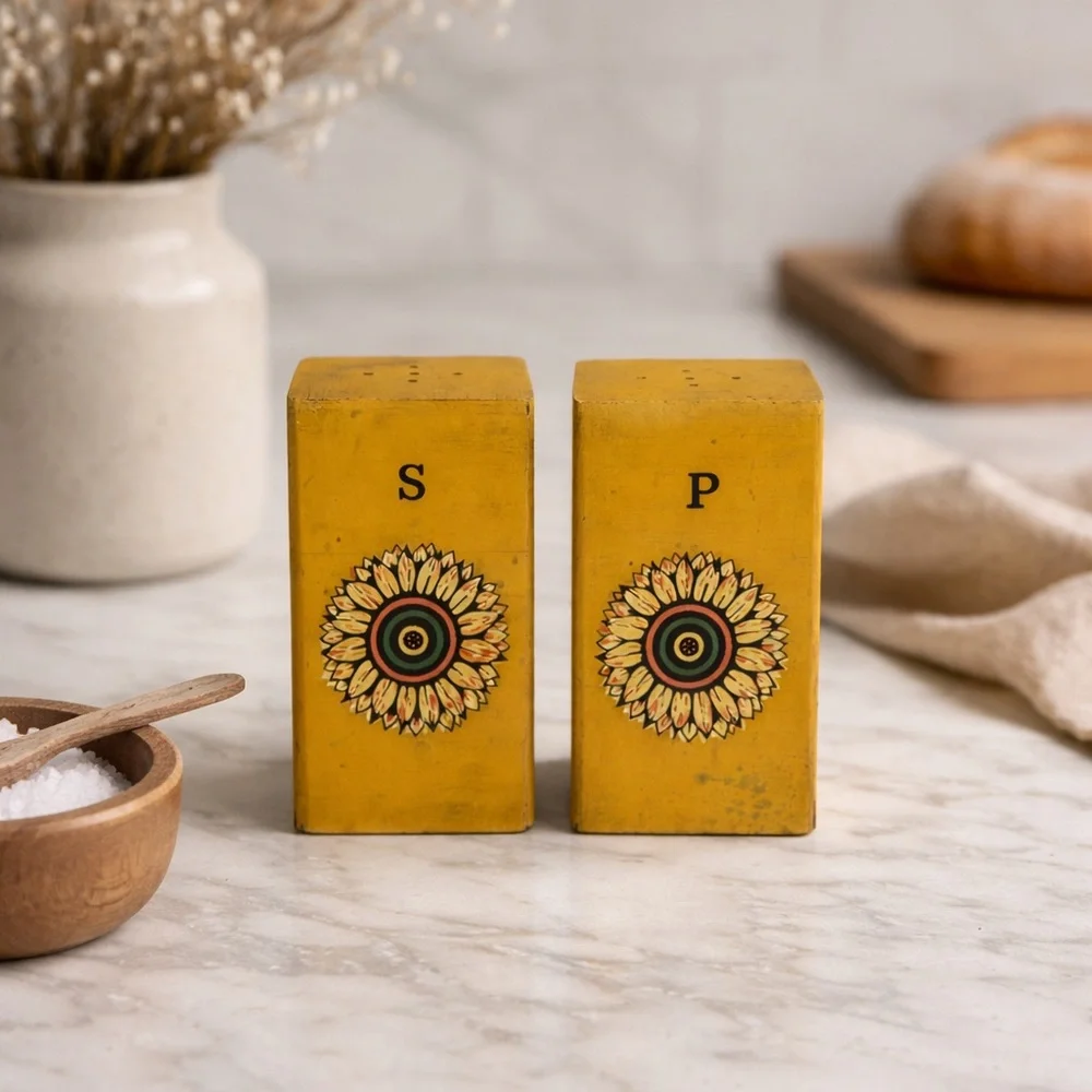 Vintage MCM Sunflower Wood‎ Salt & Pepper Shakers Retro 60s/70s Kitchen Decor